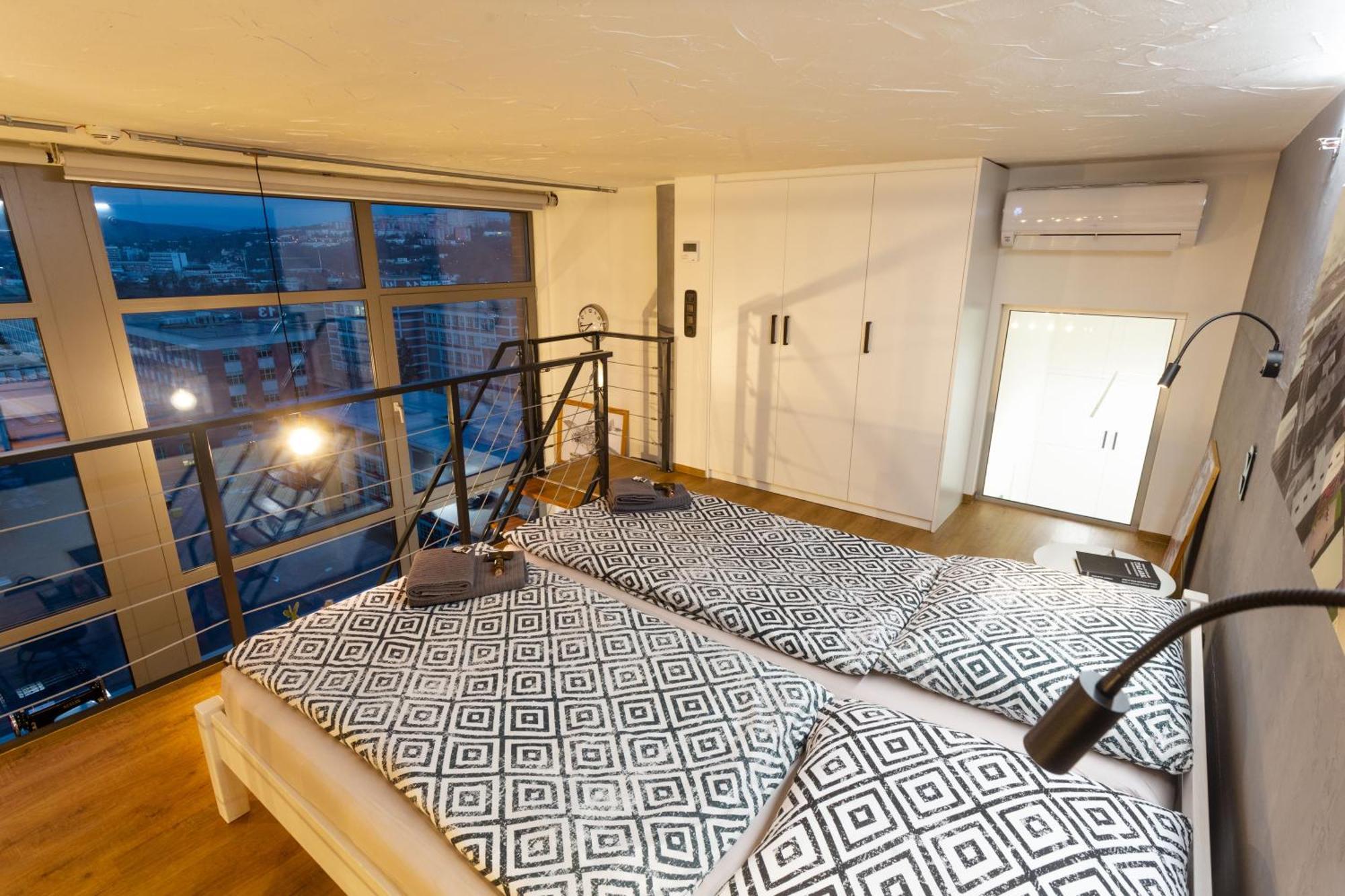 View Skyscraper Bata - Loft Xl Apartman Zlín Kültér fotó